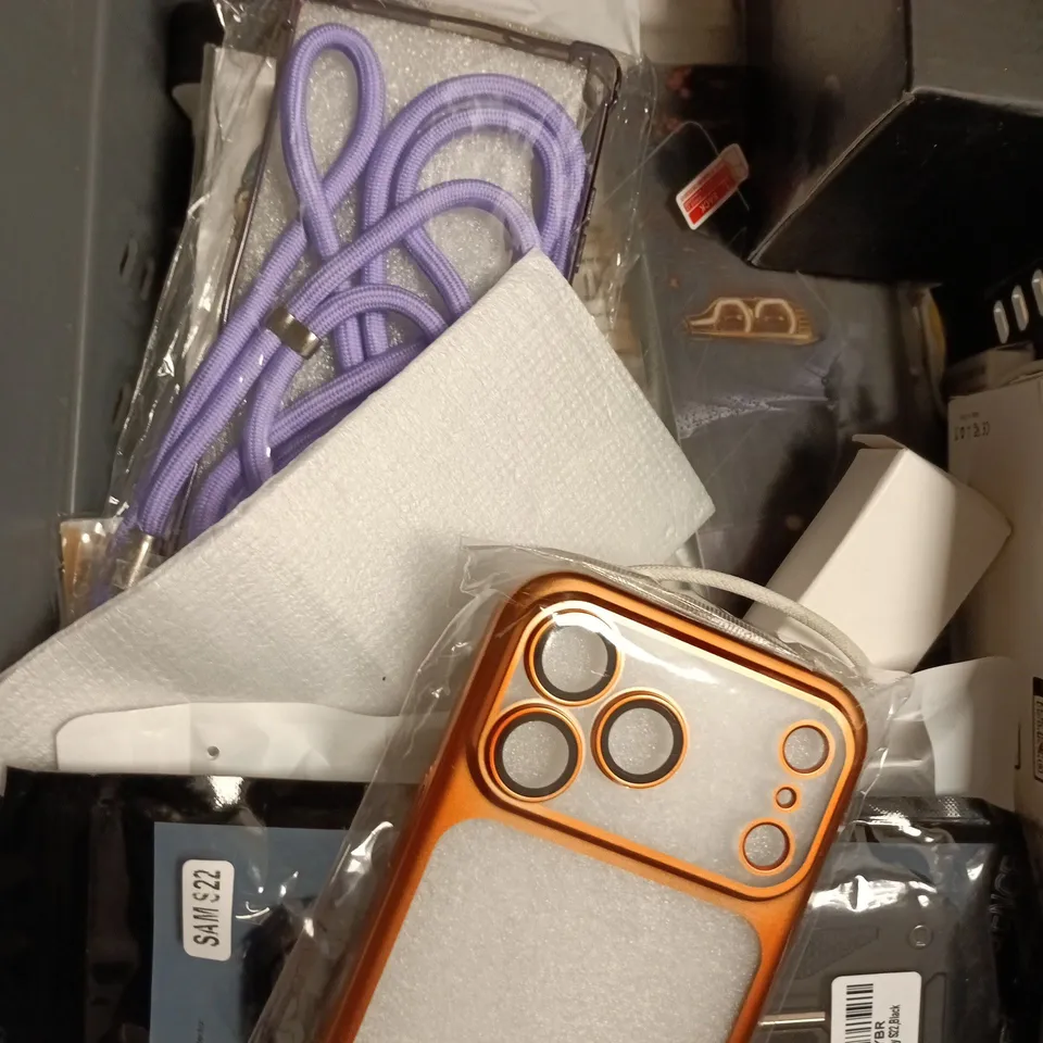 APPROXIMATELY 15 ASSORTED SMARTPHONE ACCESSORIES TO INCLUDE CHARGING CABLES, POWERBANKS, PHONE CASES ETC 