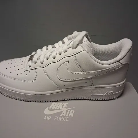 BOXED NIKE AIR FORCE 1 '07 SIZE 8