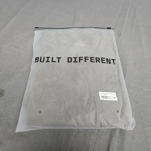 BUILT DIFFERENT CREW T-SHIRT IN KHAKI - 2XL