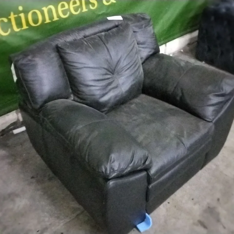 QUALITY BLACK LEATHER ARMCHAIR 