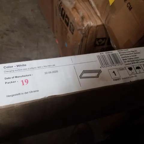 BOXED CHANGING SURFACE - WHITE 