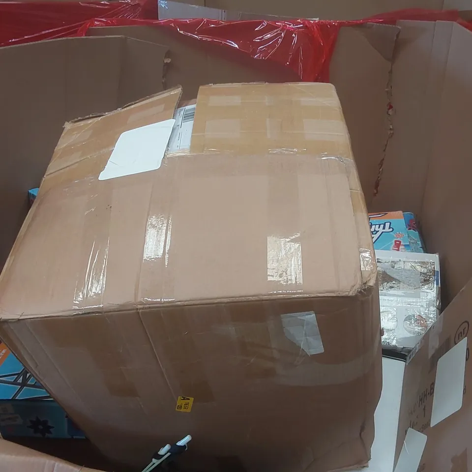 PALLET CONTAINING A VERY LARGE QUANTITY OF ASSORTED ITEMS INCLUDING: AXE THROWING TOYS, SLATTED BATH BOARD, TOILET SEATS ECT