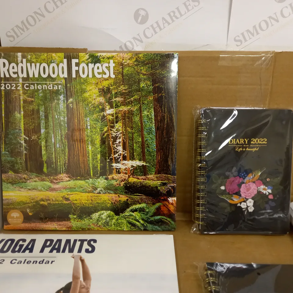 LOT OF APPROX. 30 ASSORTED WALL CALENDARS/DAY PLANNERS - 2022