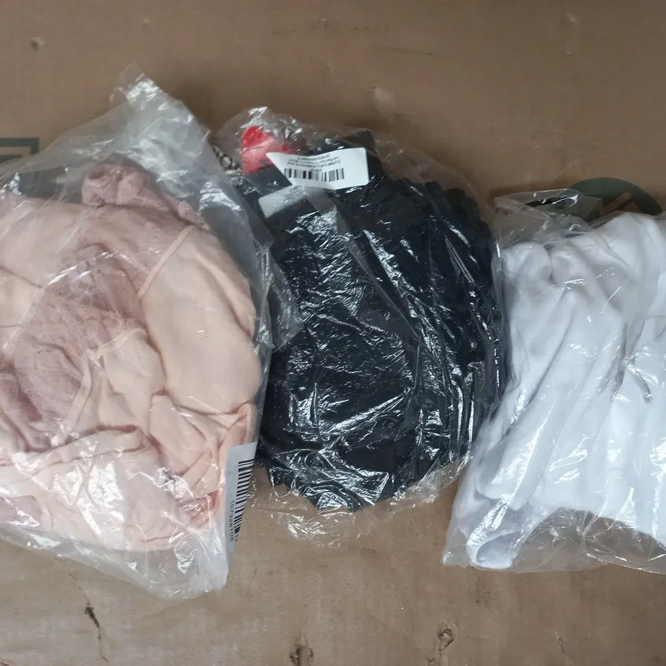 APPROXIMATELY 20 ASSORTED CLOTHING AND FASHION PRODUCTS IN VARIOUS STYLES AND SIZES - COLLECTION ONLY