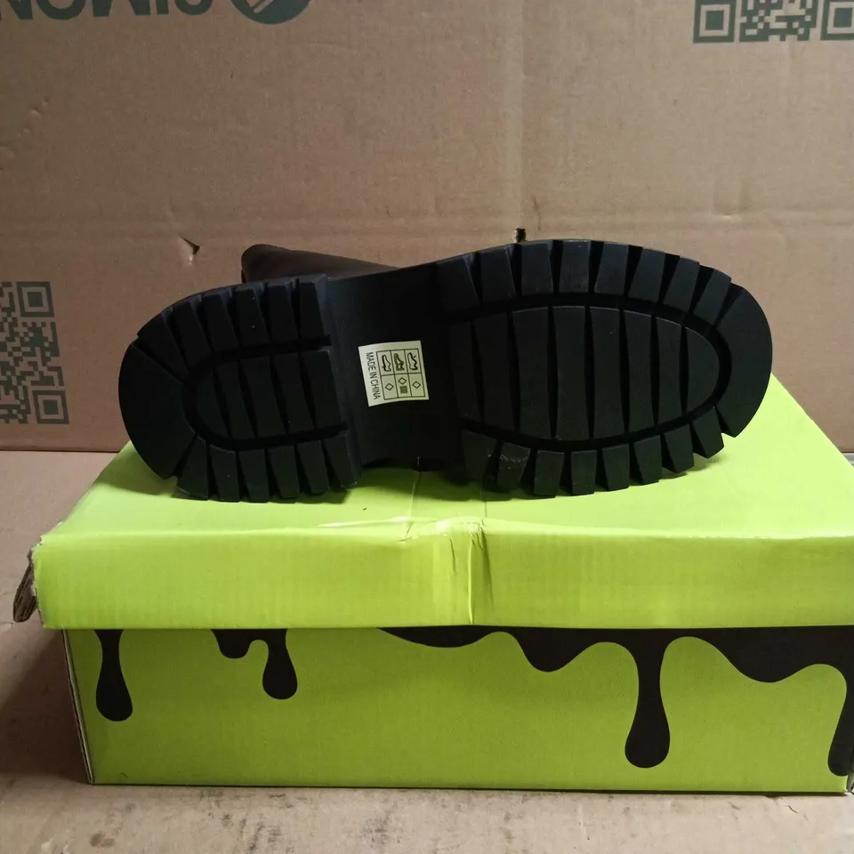 KOI KIDZ MAGIC DREAMERS LACE UP BOOTS BLACK SIZE 2