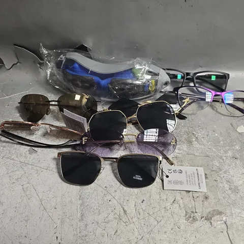 APPROXIMATELY 20 ASSORTED PRESCRIPTION GLASSES/SUNGLASSES IN VARIOUS DESIGNS