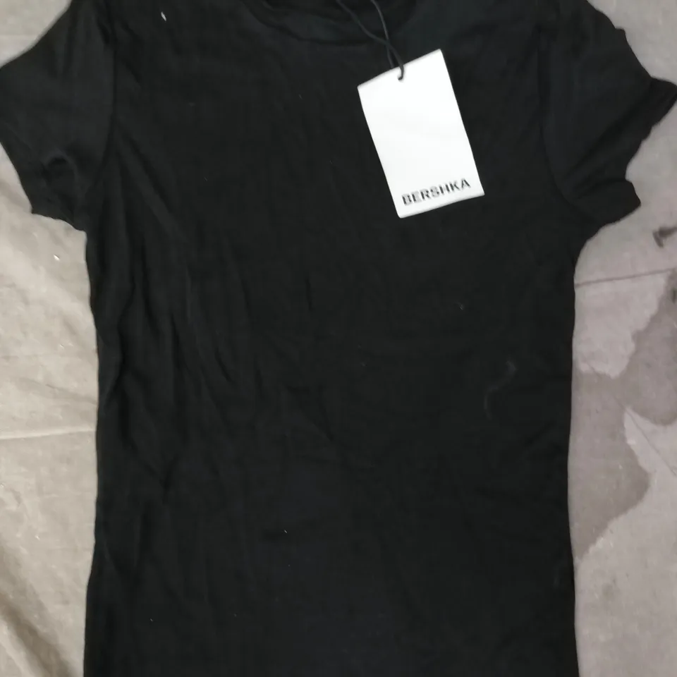 BERSHKA KIDS T-SHIRT IN BLACK SIZE MEDIUM
