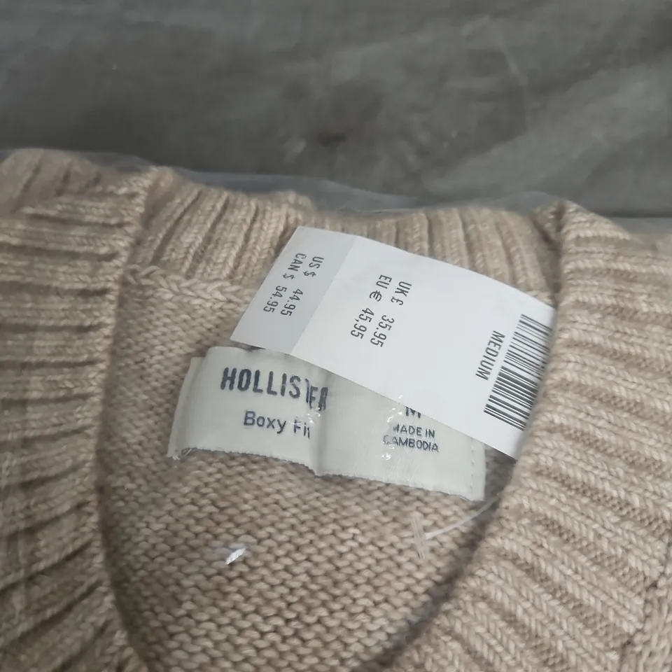 HOLLISTER BOXY FIT KNIT SWEATER – BEIGE, SIZE M