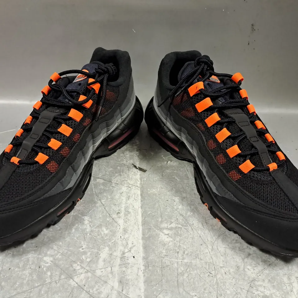 BOXED PAIR OF NIKE AIR MAX 95 SHOES IN BLACK/GREY/ORANGE UK SIZE 12