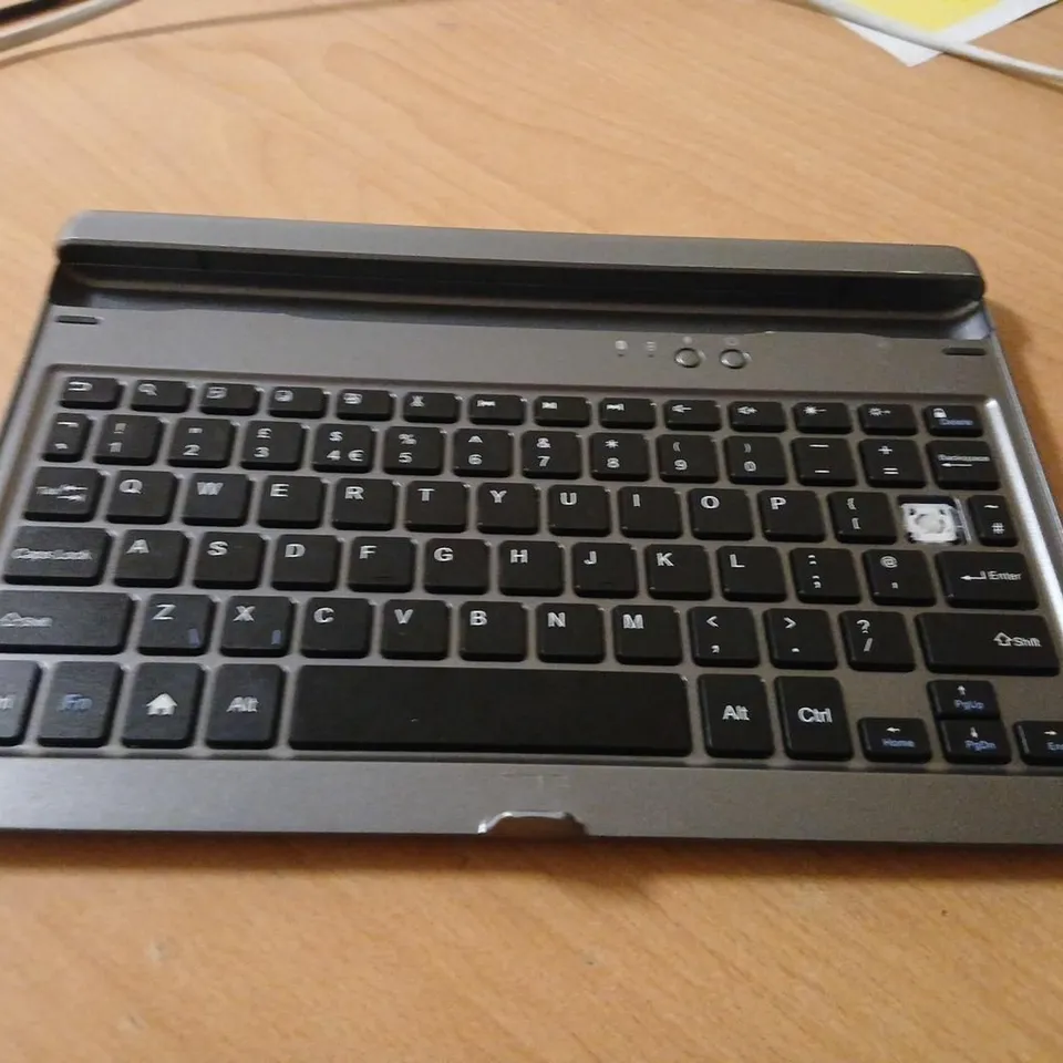 EGL ANDROID TABLET WITH KEYBOARD DOCK – SILVER