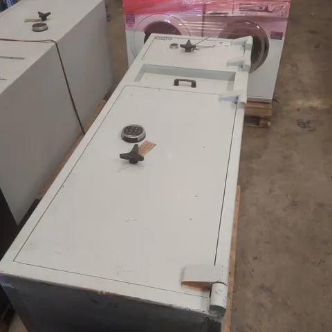 SMP LARGE HEAVY DUTY COMBINATION SAFE