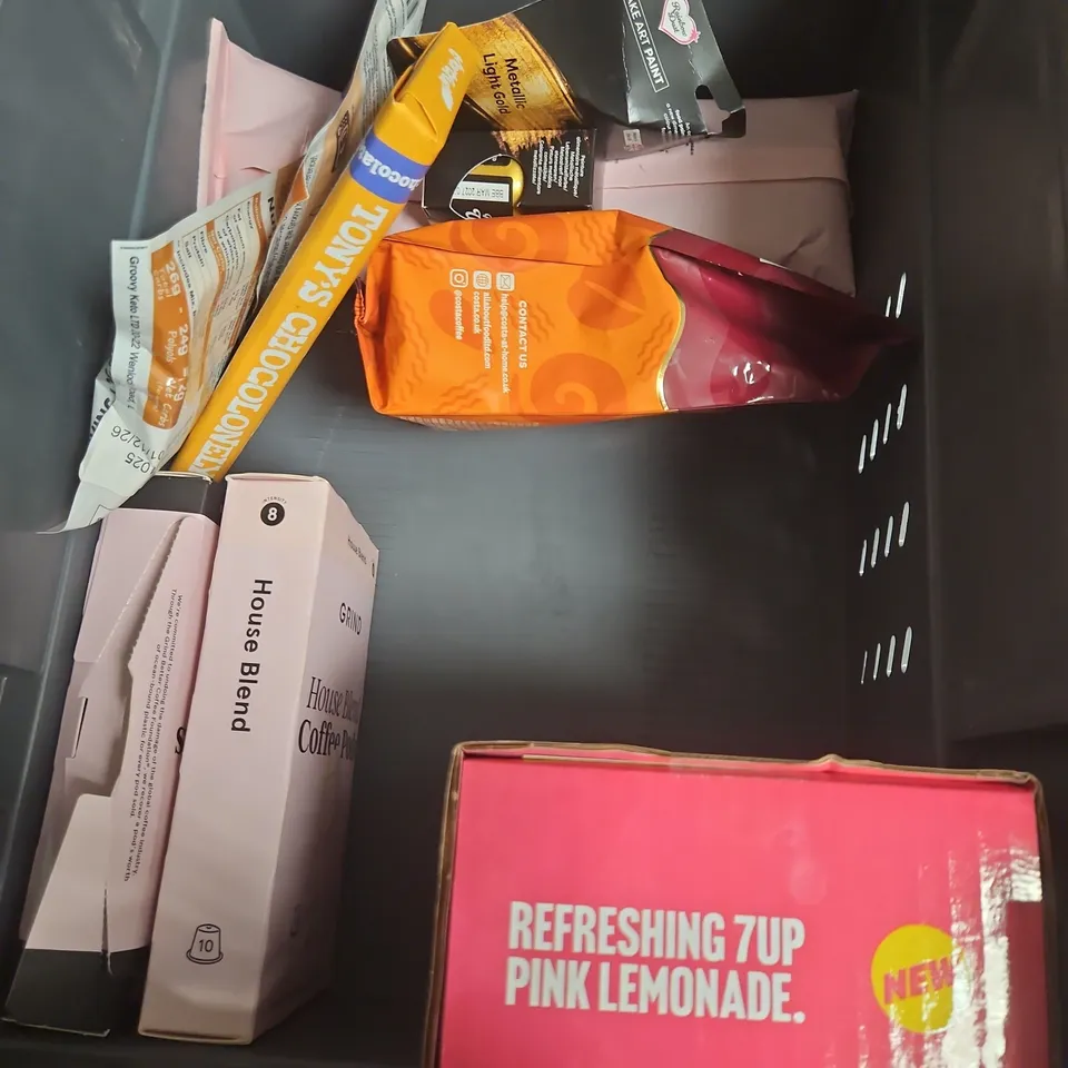 APPROXIMATELY 10 ASSORTED FOOD ITEMS TO INCLUDE - BULK CREATINE MONOHYDRATE POWDER - CANDY KITTENS STRAWBERRIES & CREAM - GRIND LIGHT BLEND BEANS - ETC