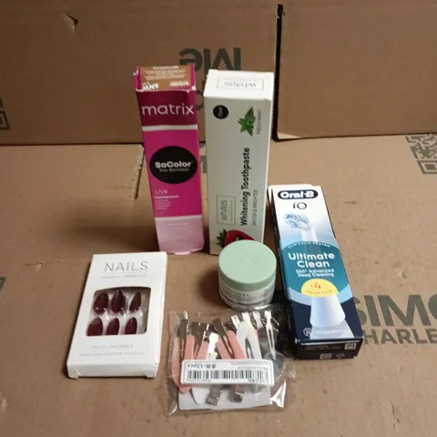 APPROXIMATEY 20 ASSORTED HEALTH AND BEAUTY PRODUCTS TO INCLUDE - ORAL B TOOTHBRUSH HEADS - PRESS ON NAILS AND WHITENING TOOTHPASTE