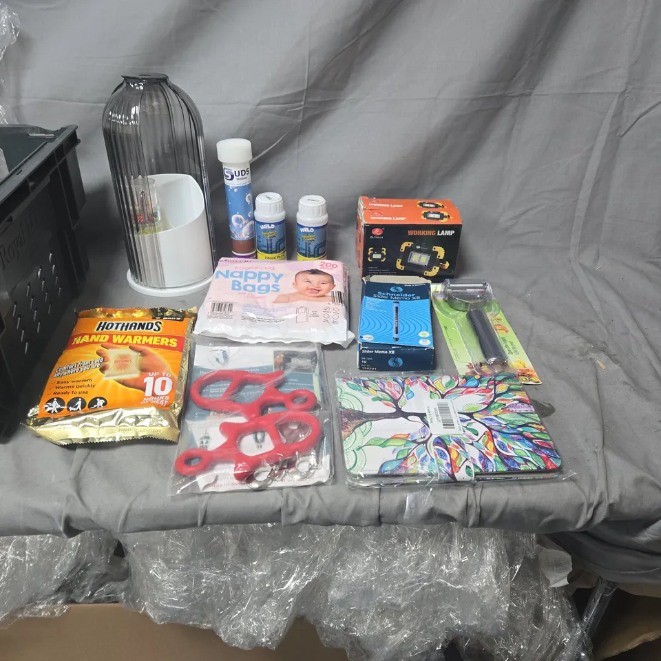 APPROXIMATELY 25 ASSORTED DIY TOOLS & HARDWARE IN PLASTIC STORAGE TUB – MIXED LOT