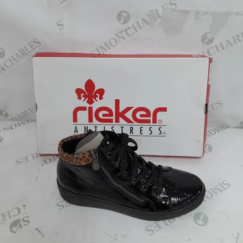 BOXED PAIR OF RIEKER HIGH TOP TRAINERS IN BLACK SIZE 6