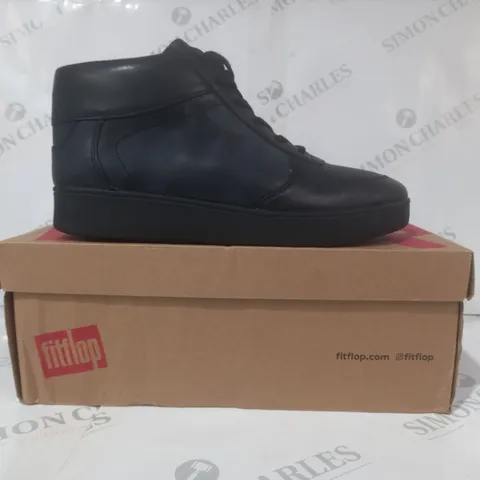 BOXED PAIR OF FITFLOP RALLY MID-TOP PANEL SNEAKERS IN BLACK UK SIZE 7