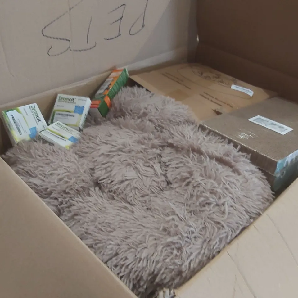 PALLET CONTAINING A VERY LARGE QUANTITY OF ASSORTED PET ITEMS