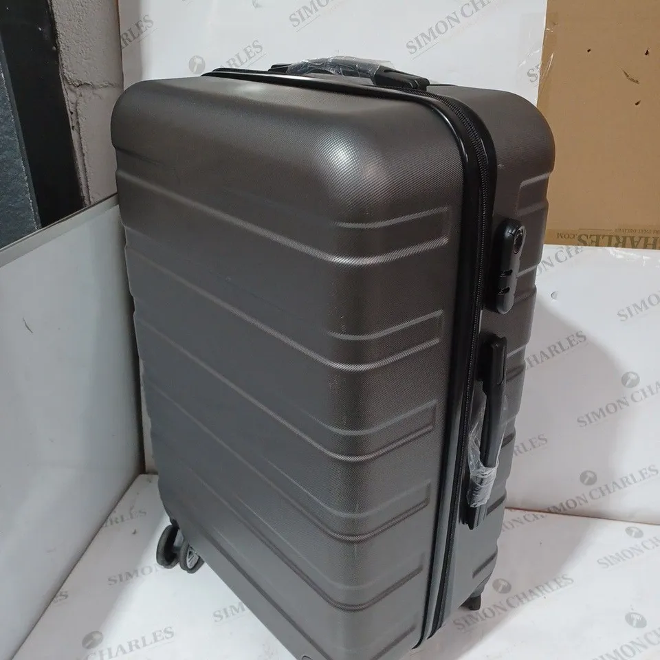 BOXED DESIGNER GREY HARD SHELL WHEELED SUITCASE - CAPACITY UNSPECIFIED	
