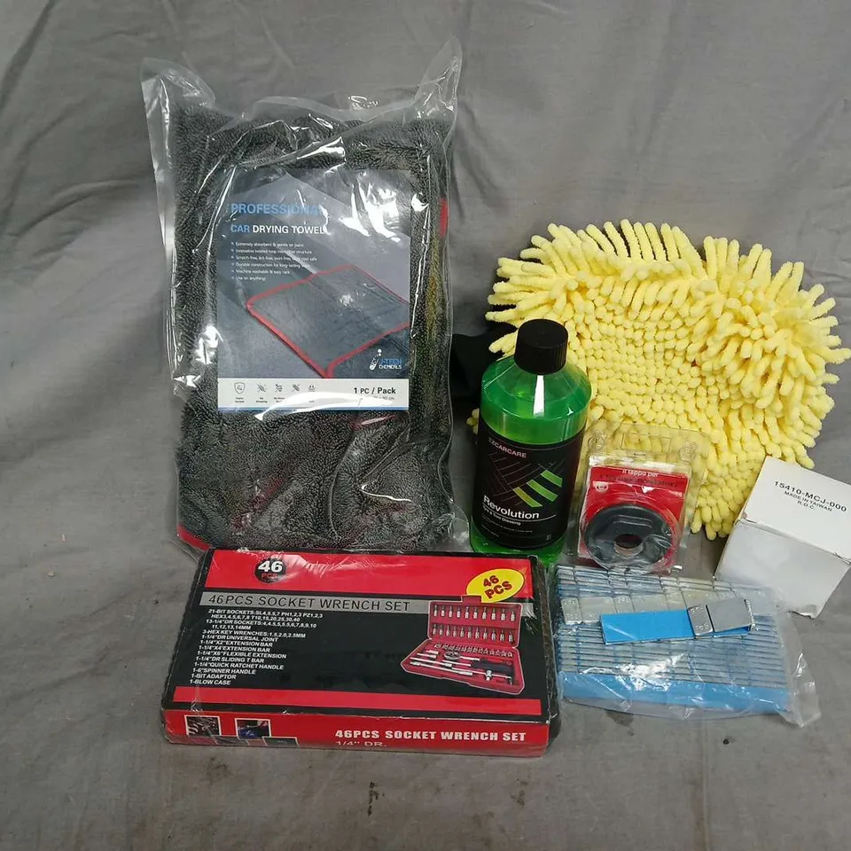 APPROXIMATELY 7 ASSORTED VEHICLE PARTS & ACCESORIES TO INCLUDE 46PCS SOCKET WRENCH, CAR DRYING TOWEL, EZCARCARE TYRE & TRIM DRESSING, ETC