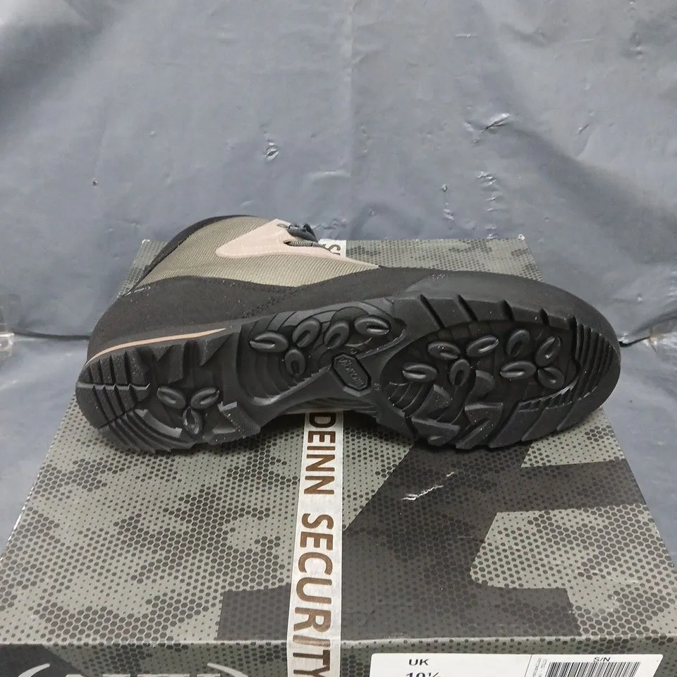 BOXED PAIR OF AKU TACTICAL SPIDER II BOOTS - 10.5