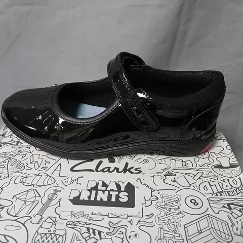 CLARKS RELDA WISH K. BLACK PATENT MARY JANE SHOES – UK 12½ (EU 31), PLAY PRINTS