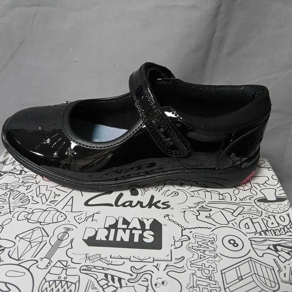 CLARKS RELDA WISH K. BLACK PATENT MARY JANE SHOES – UK 12½ (EU 31), PLAY PRINTS