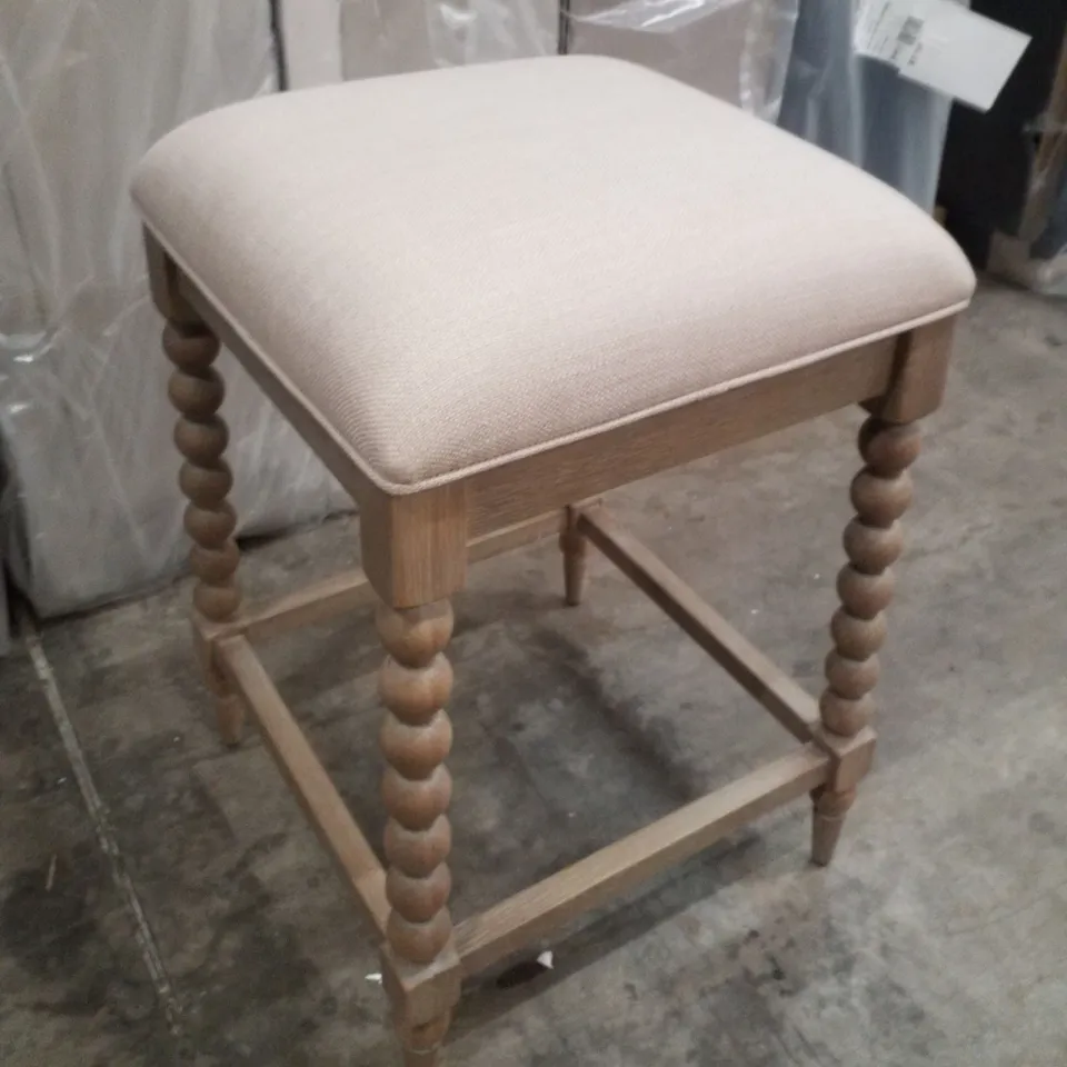ROZAR UPHOLSTERED COUNTER STOOL