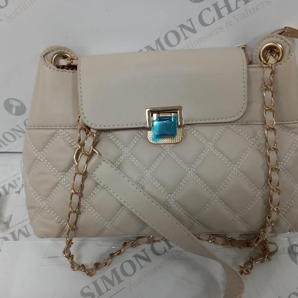 QUILTED GOLD COLOURED STRAP HANDBAG IN CREAM