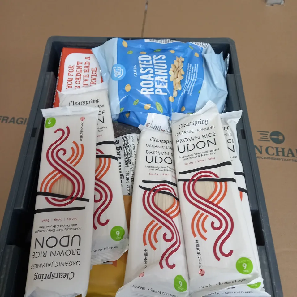 APPROXIMATELY 20 FOOD AND DRINK ITEMS TO INCLUDE NOODLES, FERRERO ROCHER CHOCOLATES AND ROASTED PEANUTS