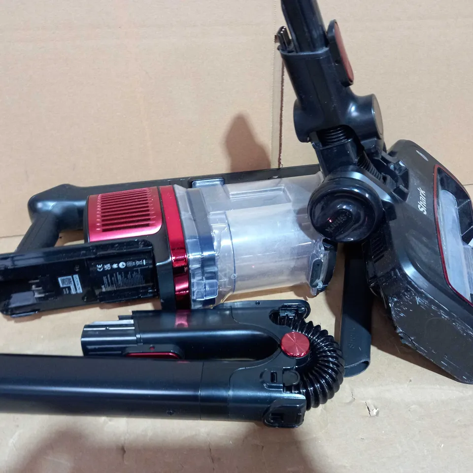 SHARK CORDLESS VACUUM WITH POWERFINS, FLEXOLOGY & TRUPET IZ300UKT
