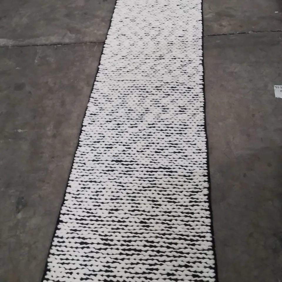 QUALITY DESIGNER AREA RUG - APPROXIMATELY 230X60CM