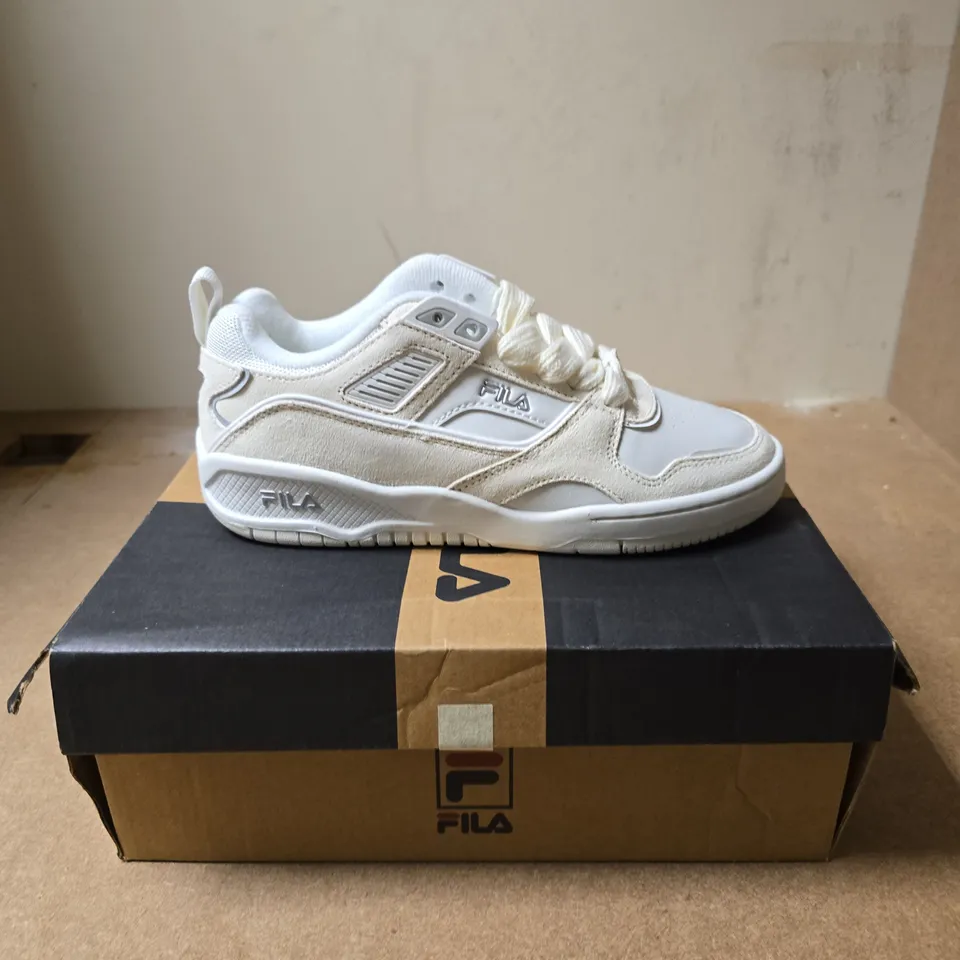 FILA WOMEN'S TRAINERS – CREAM/WHITE, UK 3