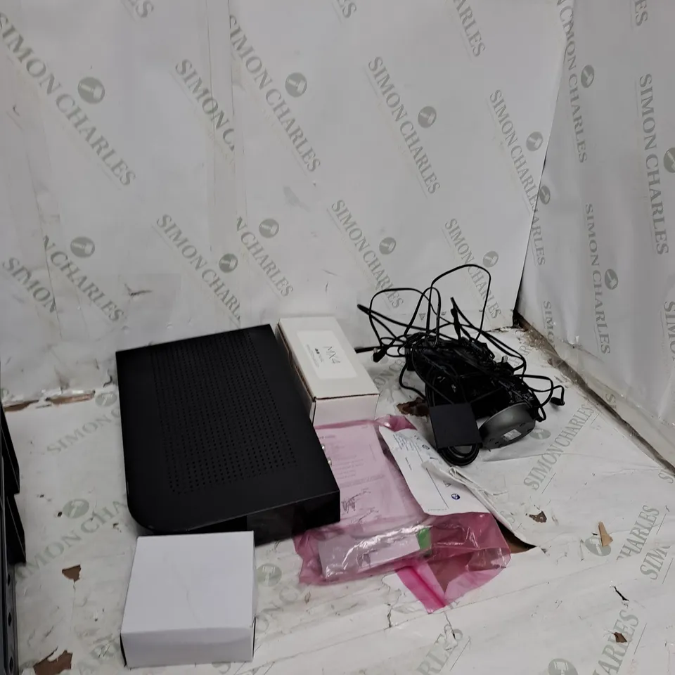TOTE OF ELECTRICAL ITEMS TOO INCLUDE CHARGERS , SIGNAL SPLITTER , TRUNK CABLE , ETC 