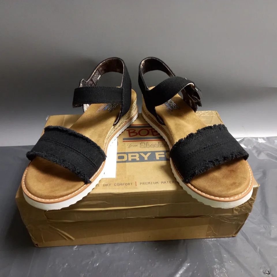 BOXED PAIR OF BOBS FROM SKETCHERS SANDALS IN BLACK SIZE UK 5 