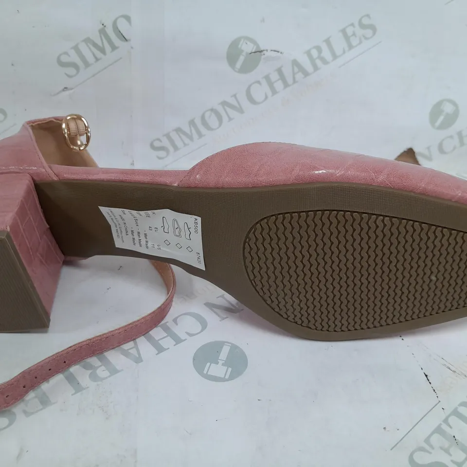 PAIR OF JD WILLIAMS SQUARE BLOCK ROUND TOE HEELS IN PINK - EU 43