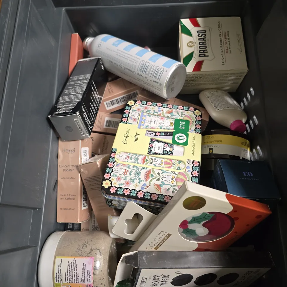 APPROXIMATEY 20 ASSORTED HEALTH AND BEAUTY PRODUCTS TO INCLUDE - BULL DOG SHOWER GEL - L'OREAL CLEANSING MILK AND CERAVE MOISTURISING LOTION