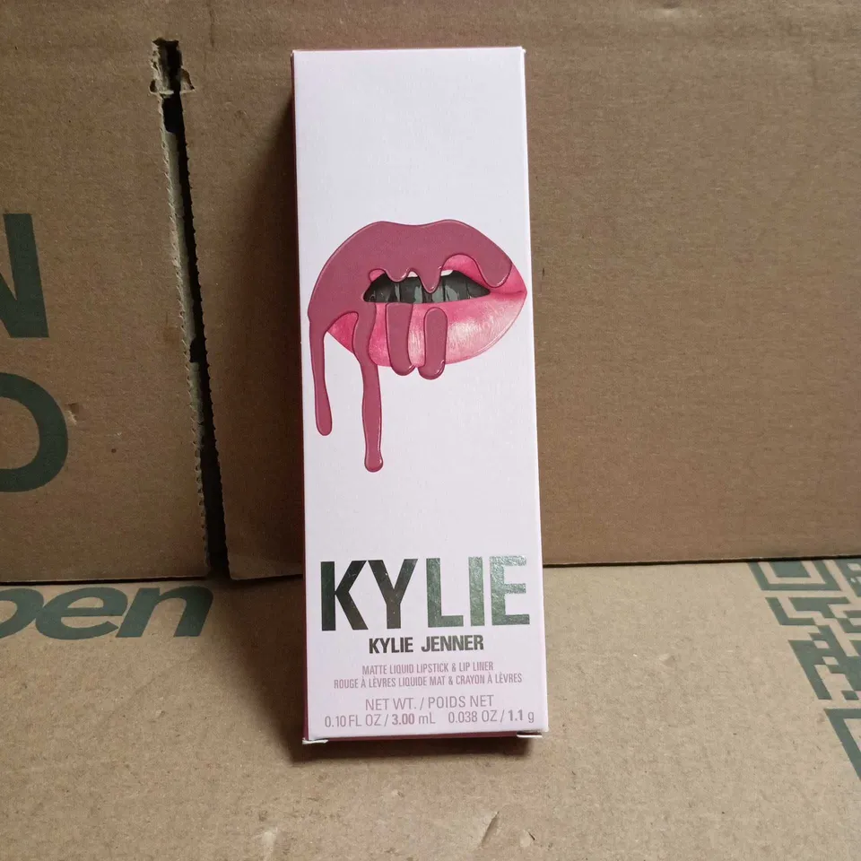 KYLIE BY KYLIE JENNER MATTE LIQUID LIPSTICK + LIP LINER BOXED 302 SNOW WAY BAE MATTE