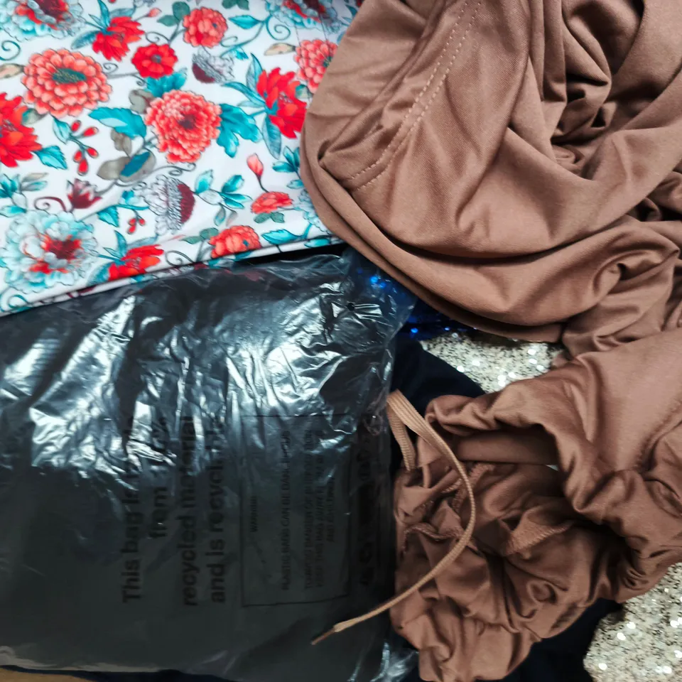 APPROXIMATELY 20 ASSORTED CLOTHING AND FASHION PRODUCTS IN VARIOUS STYLES AND SIZES - COLLECTION ONLY