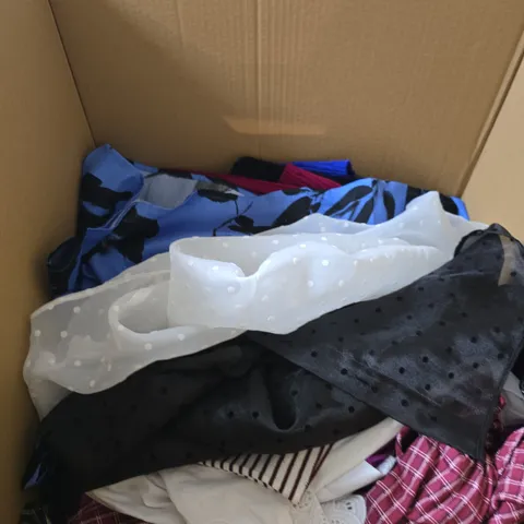 BOX OF APPROXIMATELY 15 ASSORTED CLOTHING ITEMS IN VARIOUS STYLES, COLOURS AND SIZES 