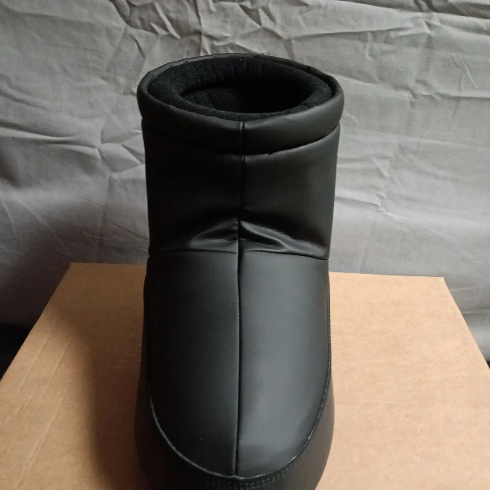 MOON BOOT BLACK LOW-ANKLE WINTER BOOTS – UNISEX - UK SIZE 3.5/5