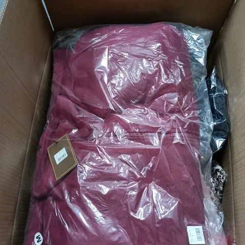 BOX OF APPROXIMATELY 20 ASSORTED CLOTHING AND FOOTWEAR ITEMS IN VARIOUS STYLES , COLOURS AND SIZES