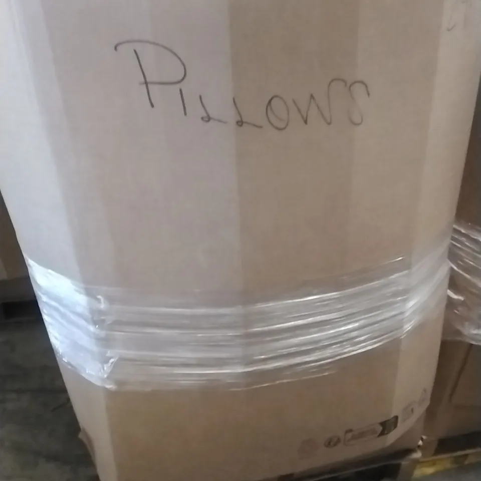 PALLET CONTAINING A LARGE QUANTITY OF PILLOWS ETC