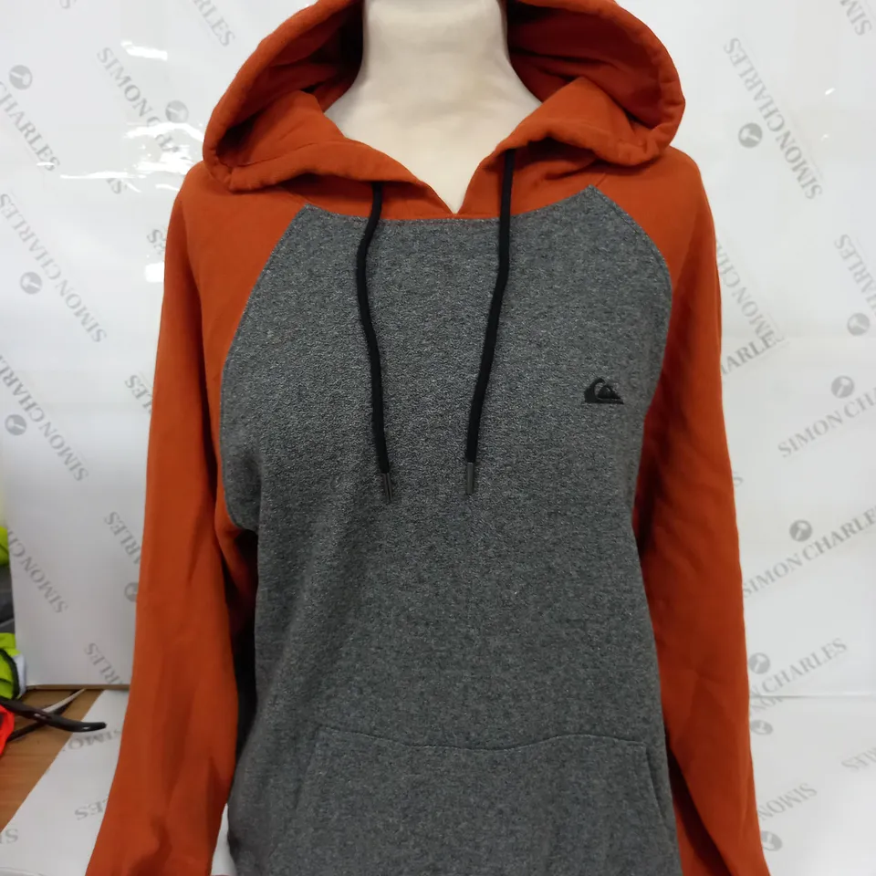 QUICKSILVER EMBROIDED LOGO HOODIE IN GREY/ORANGE - SIZE UNSPECIFIED