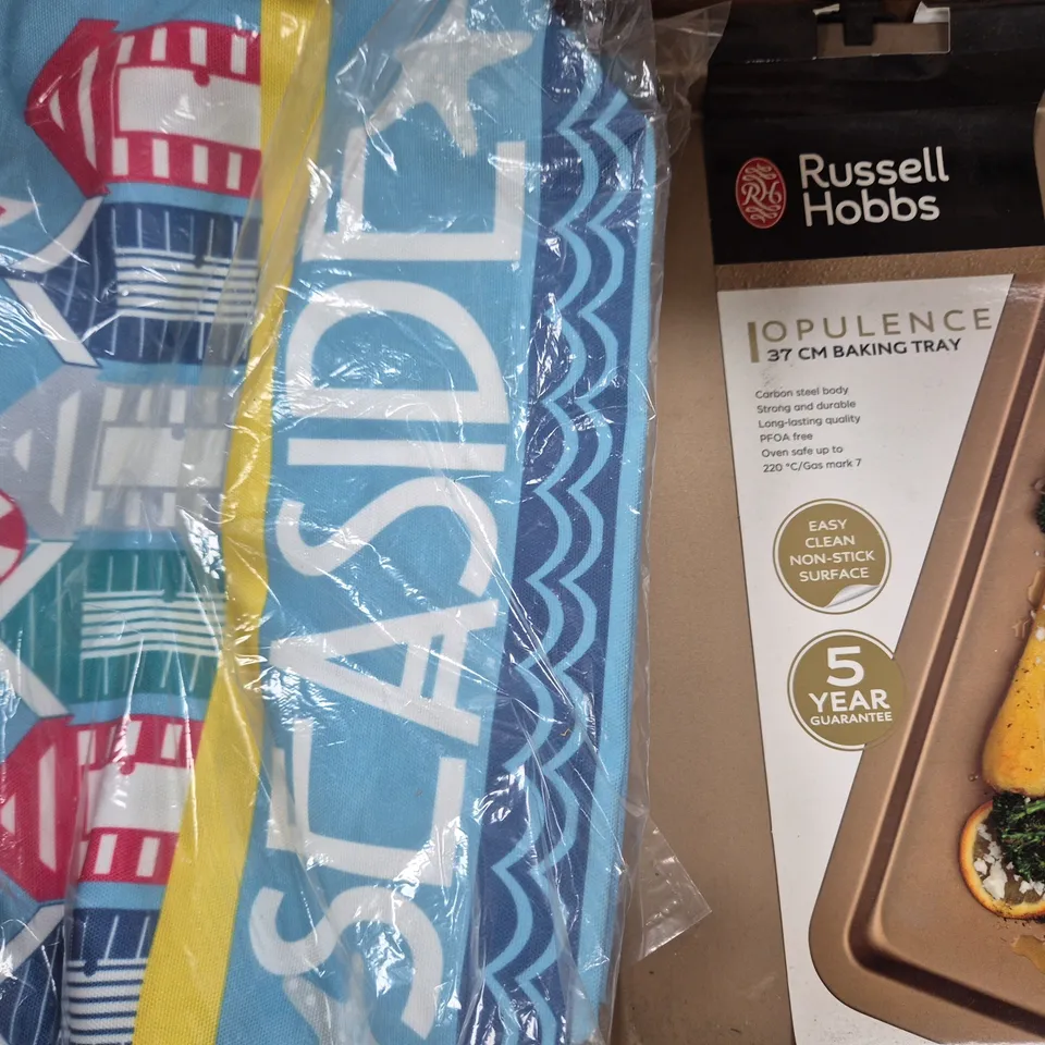 BOX OF APPROXIMATELY 10 ASSORTED HOUSEHOLD ITEMS TO INCLUDE RUSSELL HOBBS 36CM ROASTER, BARBIE BUBBLE WEAVER, ETC - COLLECTION ONLY