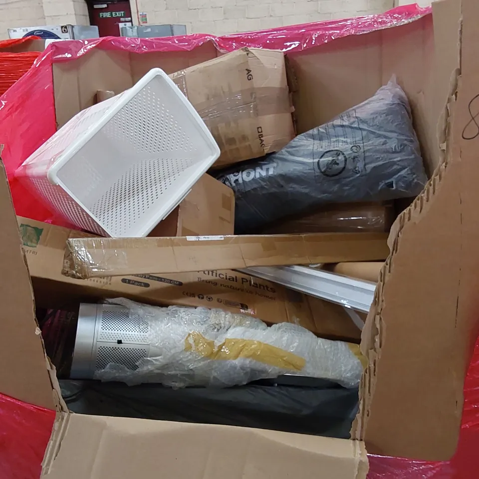 PALLET OF ASSORTED HOUSEHOLD ITEMS AND CONSUMER PRODUCTS. INCLUDING BABY PLAYPEN, TOILET SEAT, DRYWALL SANDER, BOXED FURNITURE ETC 