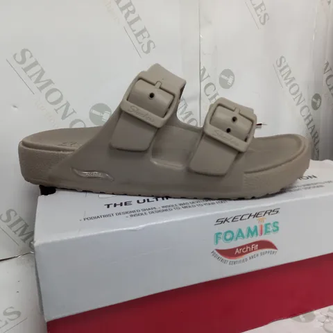 BOXED PAIR OF SKECHERS ARCH FIT FOAMIES SLIDE SANDALS TAUPE SIZE 3