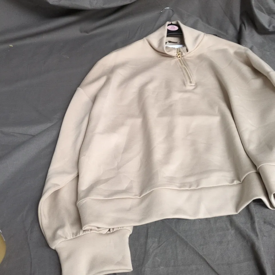 BOX OF APPROXIMATELY 20 ASSORTED CLOTHING ITEMS TO INCLUDE: GEORGE JUMPER