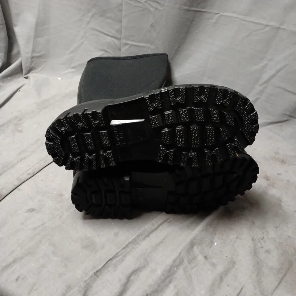 MOUNTAIN WAREHOUSE WOMEN'S BLACK KNEE-HIGH RUBBER BOOTS WITH LUG SOLE SIZE 4 UNBOXED