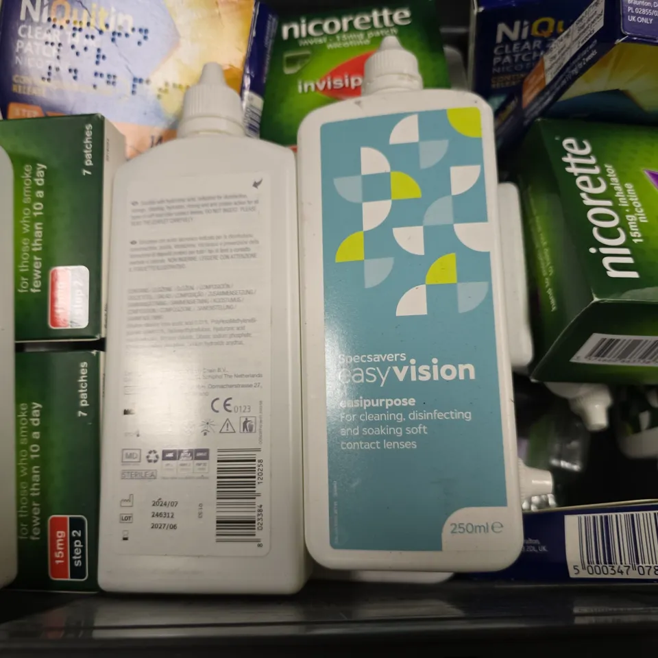APPROXIMATELY 15 ASSORTED VISION CARE ITEMS & NICORETTE ITEMS TO INCLUDE - INHALATOR , SPECSAVERS EASY VISION , MOUTHSPRAY ETC