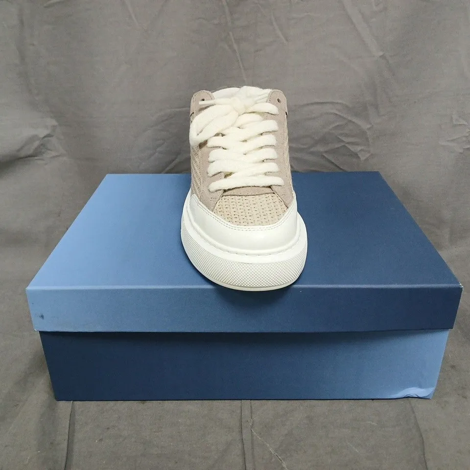 BOXED PAIR OF CLEENS LUXOR TRAINERS IN DUNE SIZE UK 8